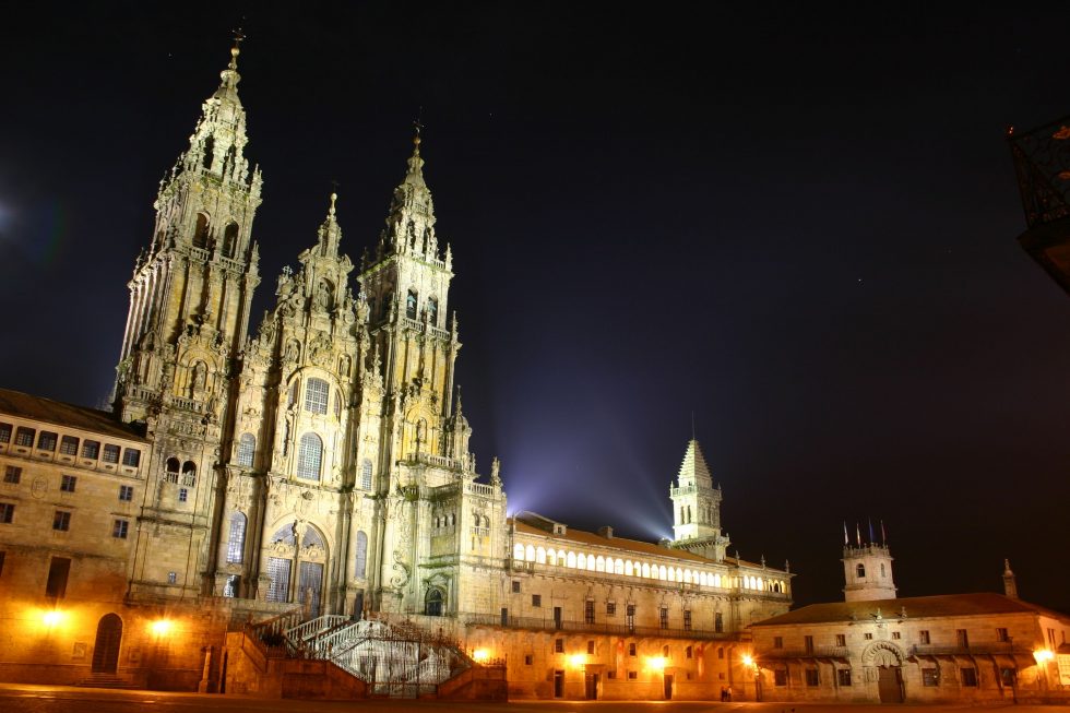 Spain.Santiago.de_.Compostela.Obradoiro-980x653
